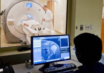 آیا با ایمپلنت فلزی می‌توان MRI انجام داد؟